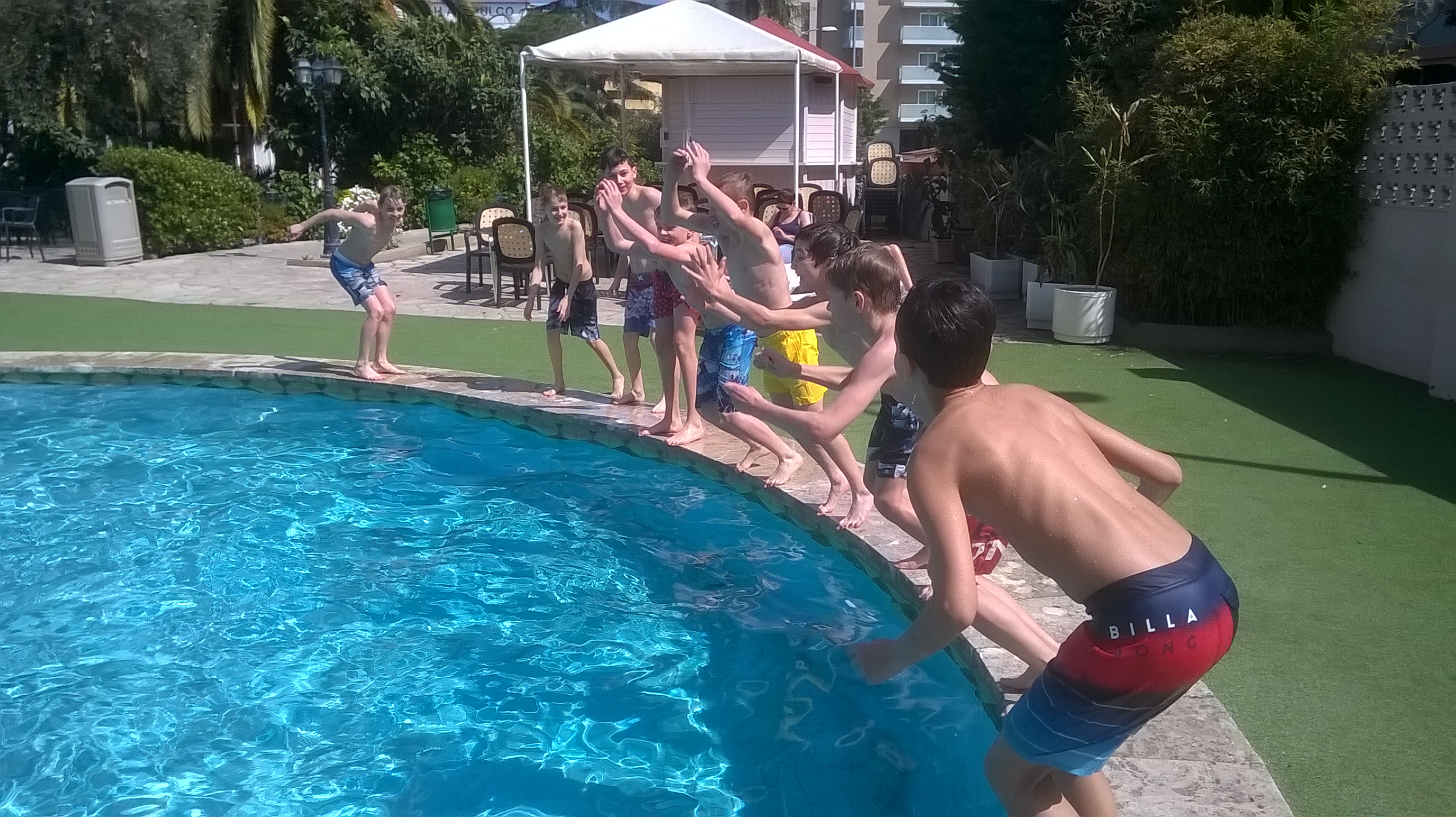 Die U12 fällt in den Pool